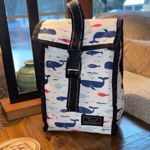 Scout Whale Print lunchbag - Blue, Red, and Black